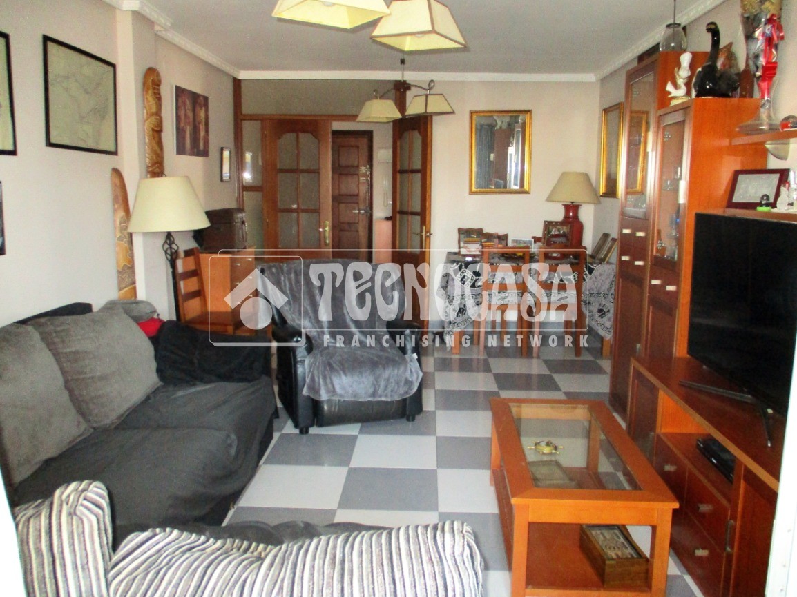 Piso en venta en Algeciras, 87.000 €, 107 m2, ref.301243 - TECNOCASA