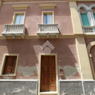 Casa di corte in vendita