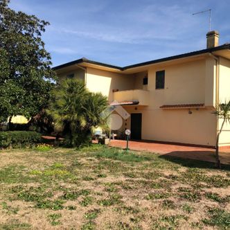 Porzione di bifamiliare in vendita