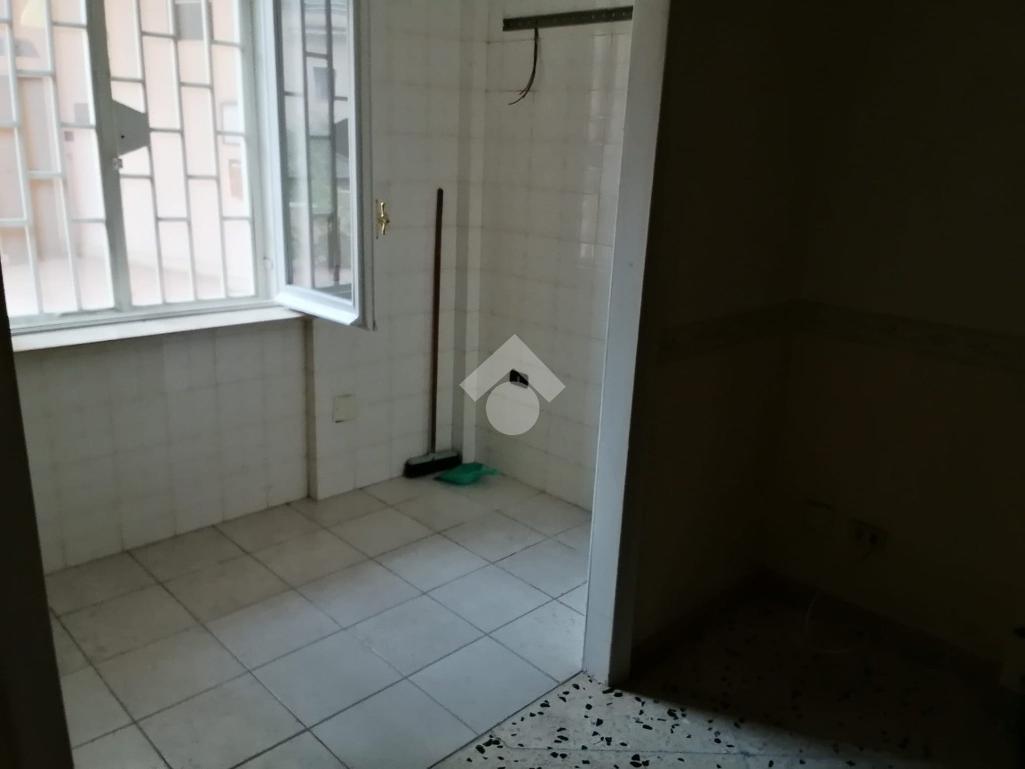 2 Locali Viale Colli Aminei Napoli Appartamenti In Affitto Rif 40421663 Agenzia Tecnocasa Di Napoli