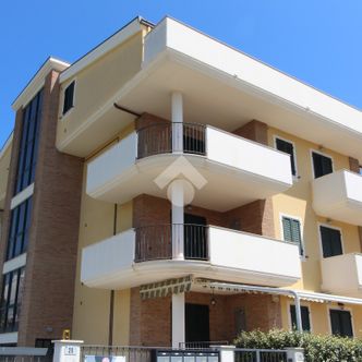5 locali in vendita