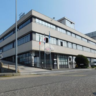 Magazzino in affitto